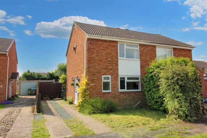 2 Bedroom Semi-Detached House To Rent In Tiverton Crescent, Aylesbury, HP19