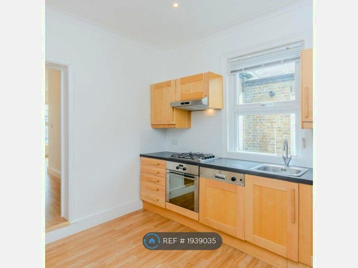2 Bedroom Flat To Rent In Cambridge Road, Kingston, KT1