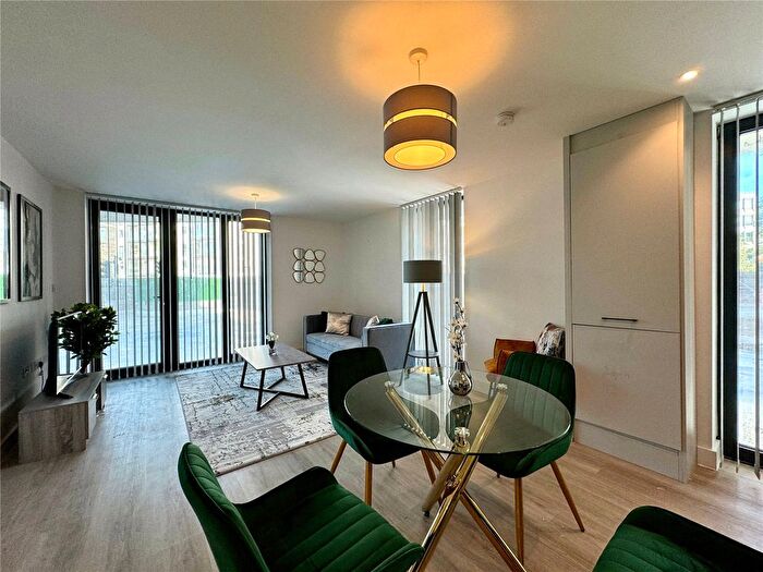 2 Bedroom Flat For Sale In Farnborough Road, Farnborough, Hampshire, GU14