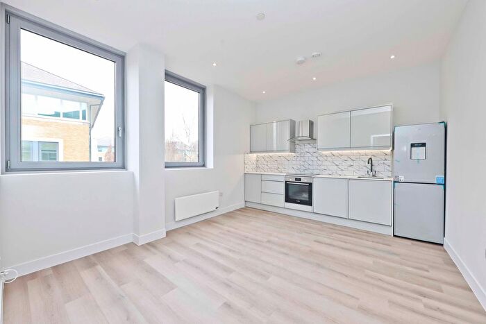 1 Bedroom Flat To Rent In Streamside House, Uxbridge, Greater London, UB8