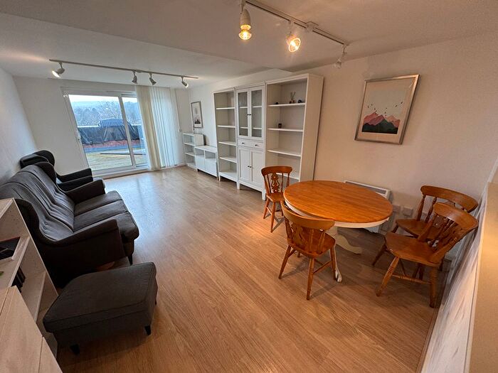 2 Bedroom Flat To Rent In Blackburn Road, Bolton, BL1