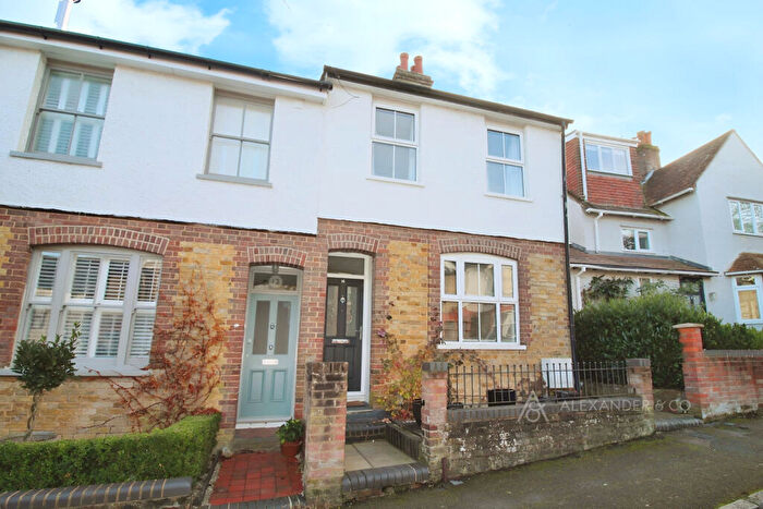 3 Bedroom Semi-Detached House To Rent In Queens Road, HP4