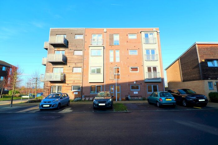 2 Bedroom Flat To Rent In Sympathy Vale, Dartford, DA1