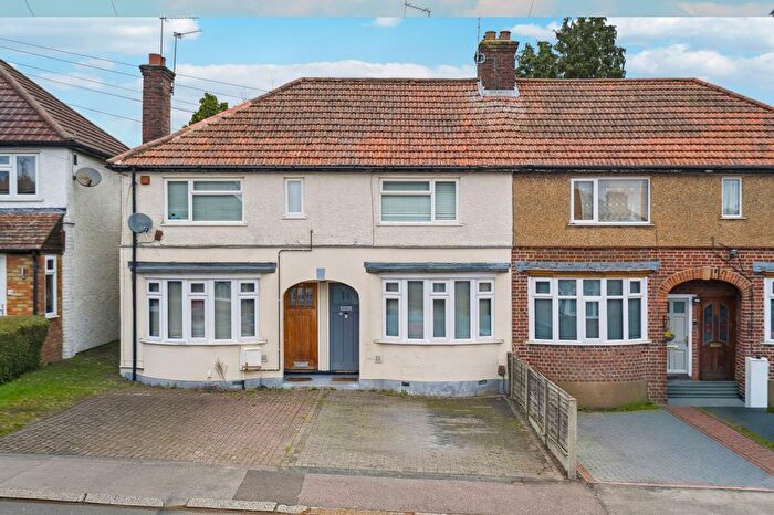 2 Bedroom Flat For Sale In Berry Avenue, Watford, WD24