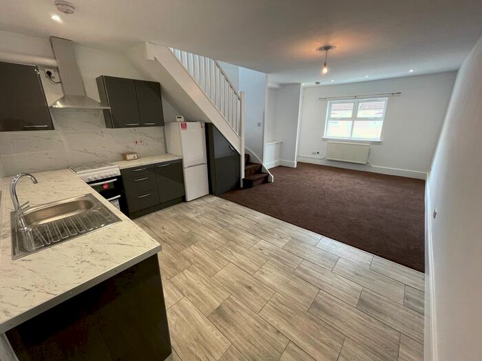 1 Bedroom Maisonette To Rent In Bury Park Road, Luton, LU1