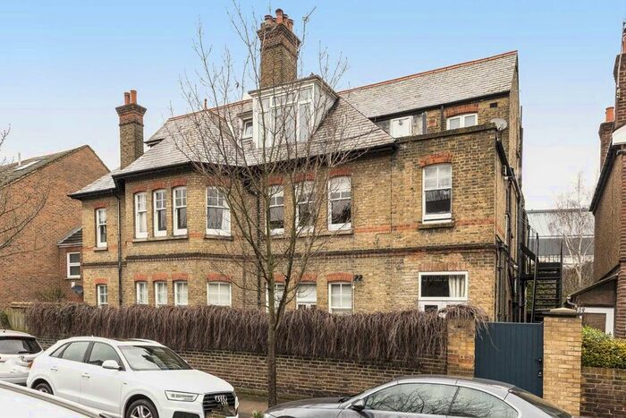 3 Bedroom Flat To Rent In Disraeli Road, London, W5