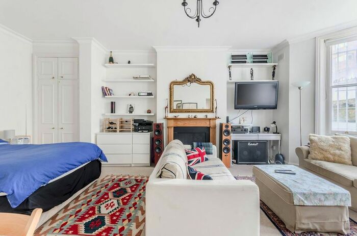 Studio To Rent In Earls Court Road, Kensington, London, W8