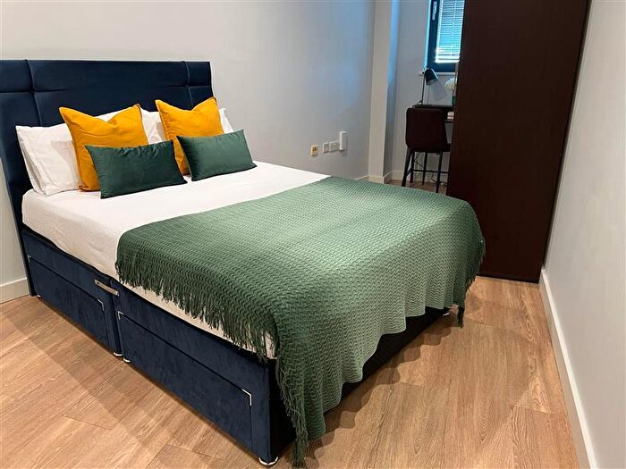 Studio To Rent In Kilburn High Road, London, NW6