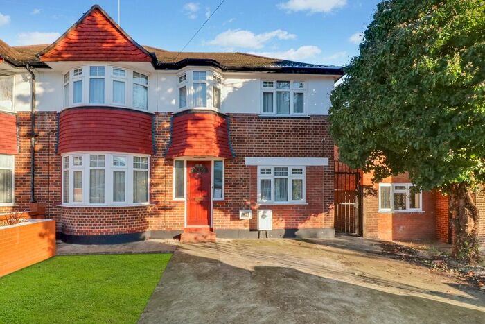 6 Bedroom Semi-Detached House To Rent In Barn Way, Wembley, HA9