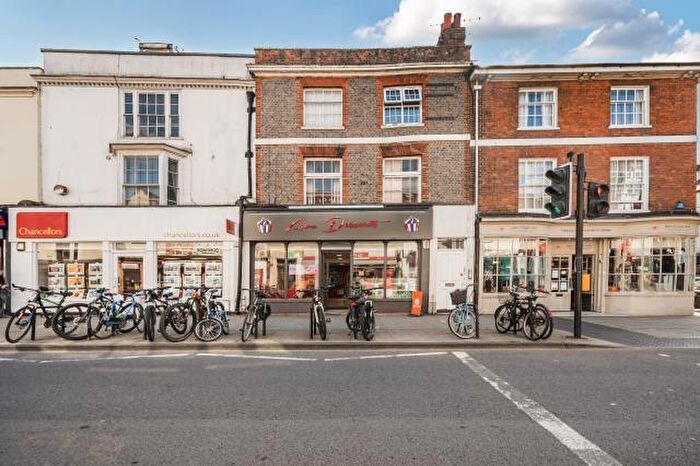 2 Bedroom Flat To Rent In High Street, Abingdon, OX14