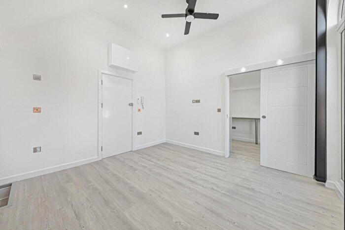 Flat To Rent In Canfield Gardens, South Hampstead, NW6