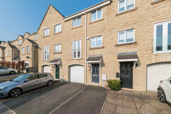 3 Bedroom Town House For Sale In Prospect Road, Longwood, Huddersfield, HD3