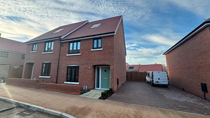 3 Bedroom House To Rent In Bailey Drive, Bovingdon, HP3