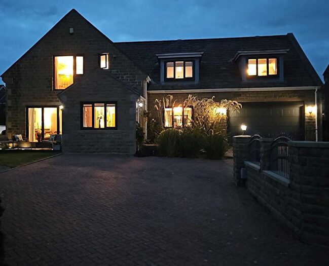 6 Bedroom Detached House For Sale In Jonscroft, Queensbury, Bradford, BD13