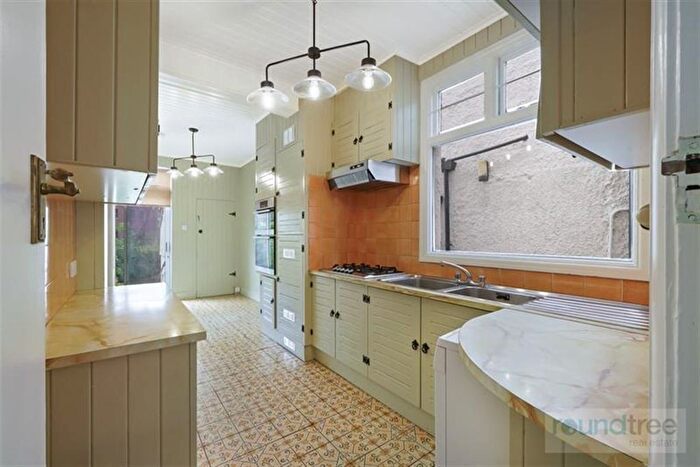 4 Bedroom Semi-Detached House For Sale In Princes Park Avenue, Golders Green, NW11
