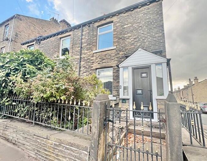 2 Bedroom End Of Terrace House To Rent In Huddersfield Road, Brighouse, HD6