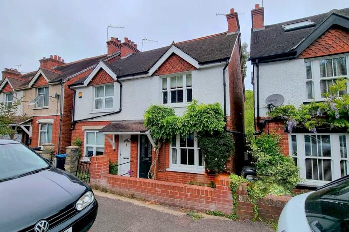 2 Bedroom House To Rent In Bedroom Semi Detached House In Caterham Valley, CR3