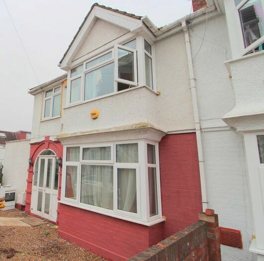 3 Bedroom Semi-Detached House To Rent In Meadowbank Gardens, Hounslow TW5