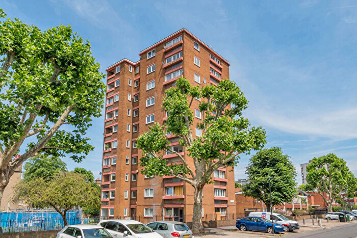 2 Bedroom Apartment For Sale In Roland Way, London, SE17