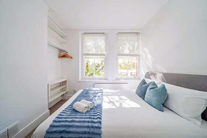 3 Bedroom Flat For Sale In Northlands Street, Camberwell, London, SE5