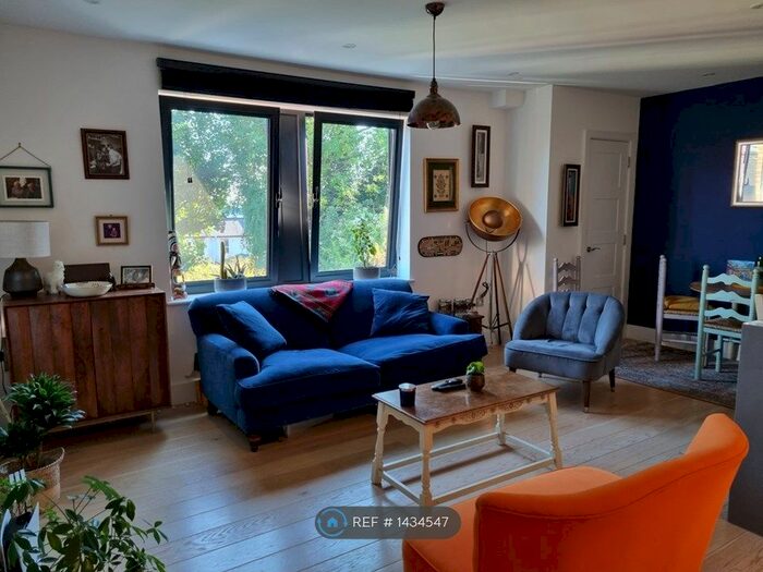 2 Bedroom Flat To Rent In Edinburgh House, St. Albans, AL1