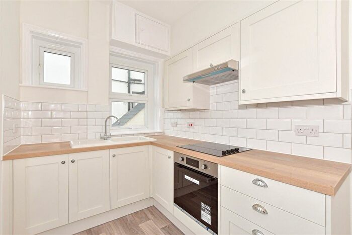 2 Bedroom Flat For Sale In Pleydell Gardens, Folkestone, Kent, CT20