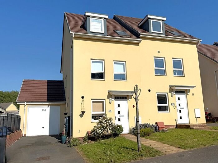 3 Bedroom Semi-Detached House For Sale In Longwool Run, Cullompton, Devon, EX15