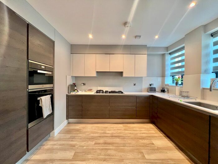 2 Bedroom Flat To Rent In Handel House, Edgwarebury Lane, London, HA8