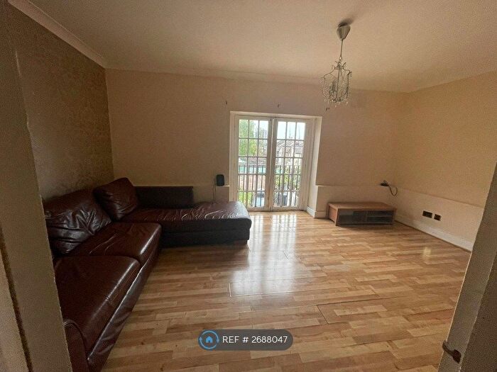2 Bedroom Flat To Rent In Peckham, London, SE15