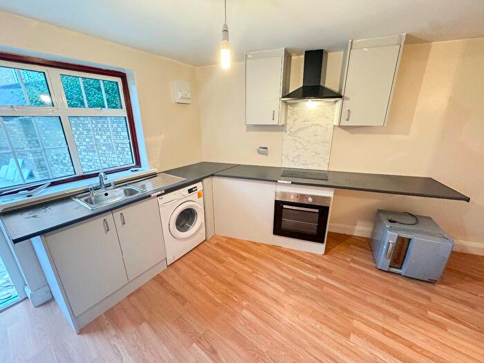 2 Bedroom Flat To Rent In Waxlow Crescent, Southall, UB1