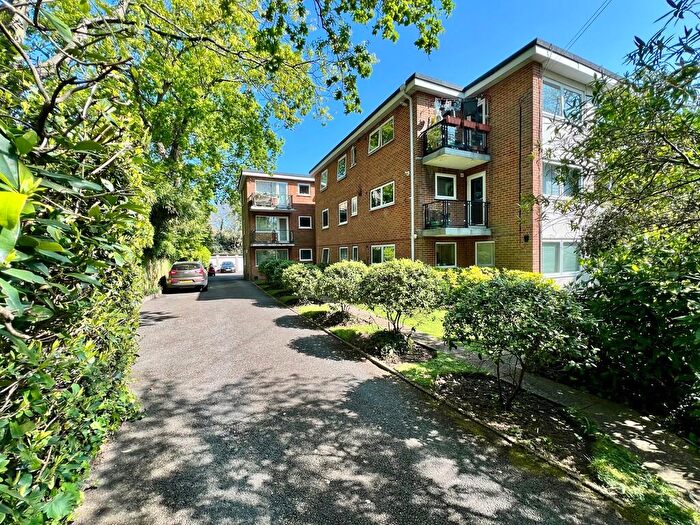 2 Bedroom Flat For Sale In Richmond Park Road, Bournemouth, BH8