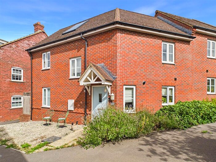 3 Bedroom Semi-Detached House For Sale In Kiln Avenue, Chinnor, OX39