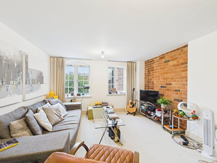 2 Bedroom Flat For Sale In Portland Street, Worcester, Worcestershire, WR1
