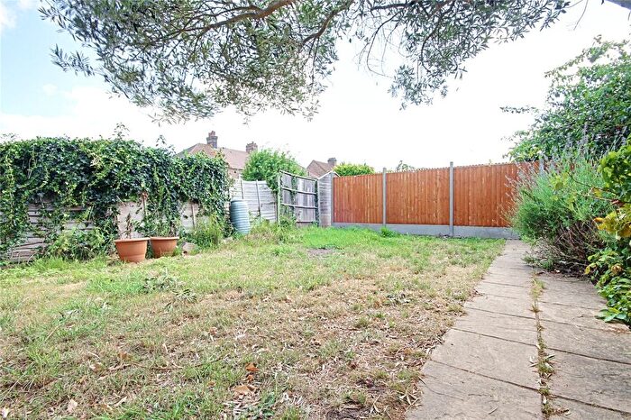 2 Bedroom Flat To Rent In Armfield Road, Enfield, Greater London, EN2