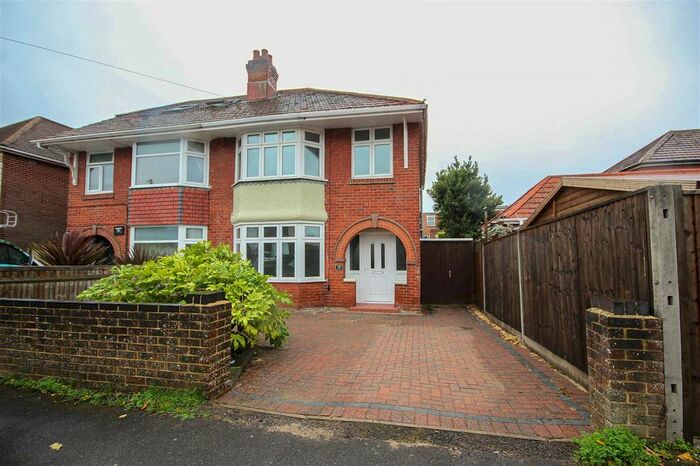 3 Bedroom Semi-Detached House To Rent In Creighton Road, SO15