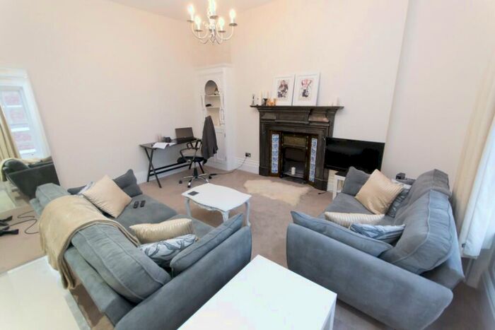 1 Bedroom Flat To Rent In Kings Gardens, Hove, East Sussex, BN3