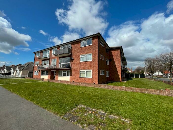 2 Bedroom Property To Rent In Kings Avenue, Holland On Sea, Essex, CO15