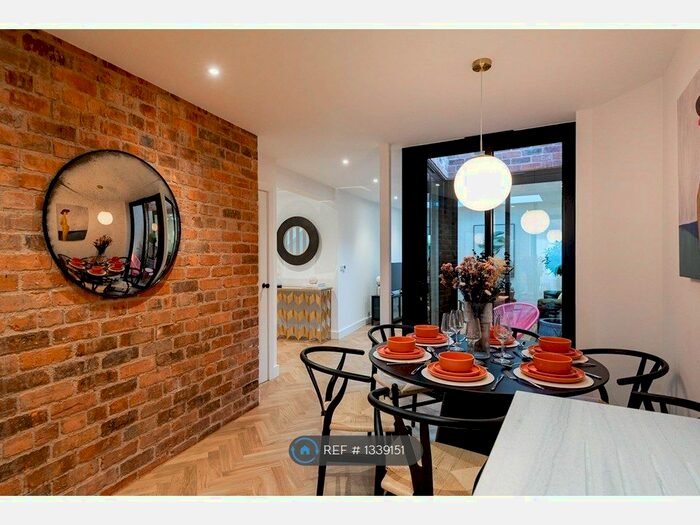 1 Bedroom Flat To Rent In The Square, Shrewsbury, SY1