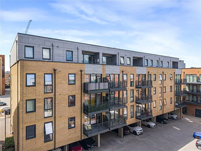 2 Bedroom Flat For Sale In Brewers Square, Dartford, Kent, DA1