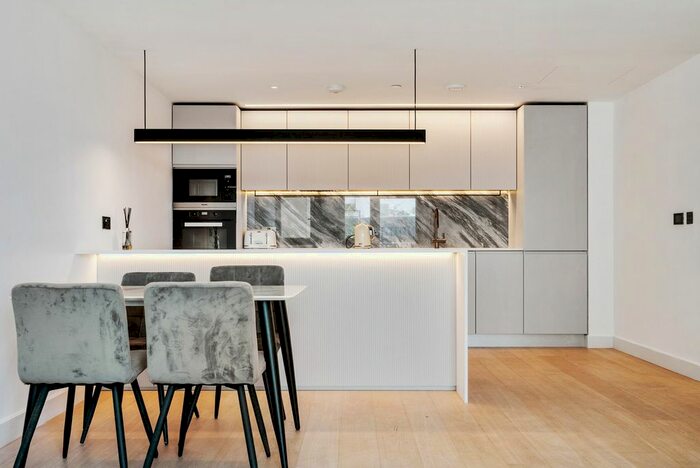 2 Bedroom Flat To Rent In Fountain Park Way, London, W12