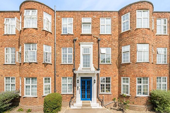 2 Bedroom Flat To Rent In Richmond Road, Wimbledon, SW20
