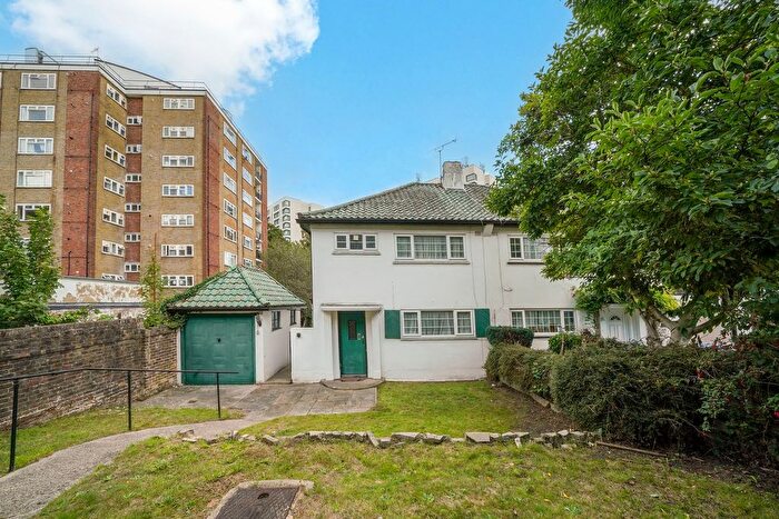 3 Bedroom Semi Detached House For Sale In Violet Lane, Croydon, CR0