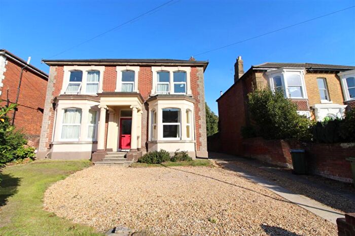 8 Bedroom Detached House To Rent In Hill Lane, Southampton, SO15