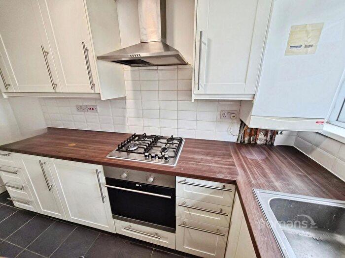 2 Bedroom Flat To Rent In Farnham Road, Slough, Berkshire, SL1
