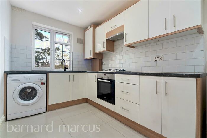 2 Bedroom Apartment To Rent In Hersham Road, Walton-On-Thames, KT12