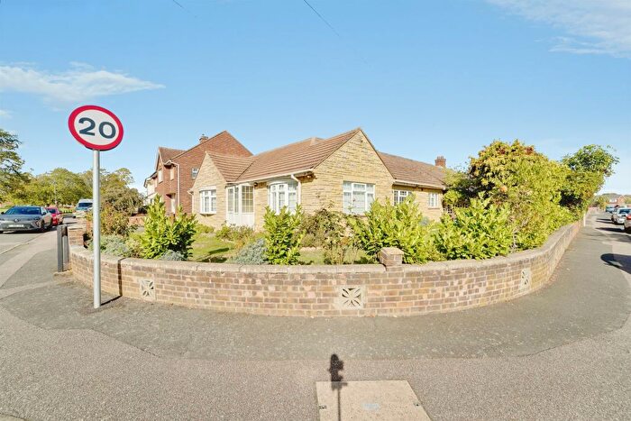 3 Bedroom Detached Bungalow For Sale In The Furlong, Bedford, MK41