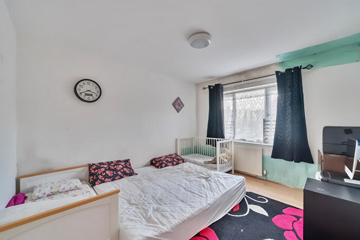 3 Bedroom Terraced House For Sale In Upton Road, Thornton Heath, CR7