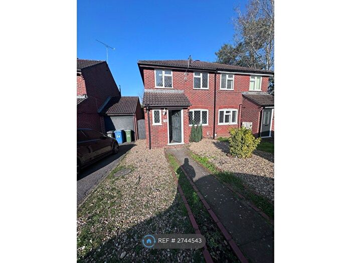 3 Bedroom Semi Detached House To Rent In Galloway Close, Fleet, GU51