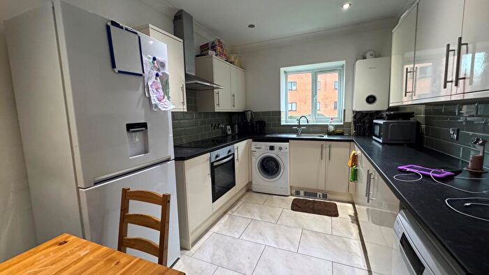 3 Bedroom Flat To Rent In Rectory Road, Rushden, NN10
