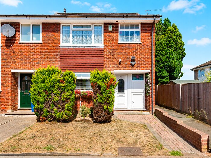 3 Bedroom End Of Terrace House For Sale In Tockley Road, Slough, SL1